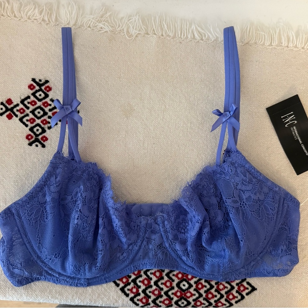 Lace Underwire Bra in lilac